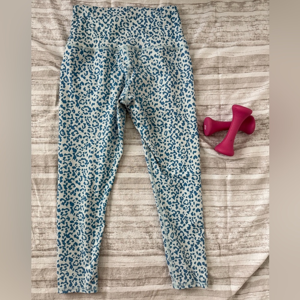 💪🏻 Evolution and Creation Cheetah Blues Leggings Medium - Picture 3 of 4